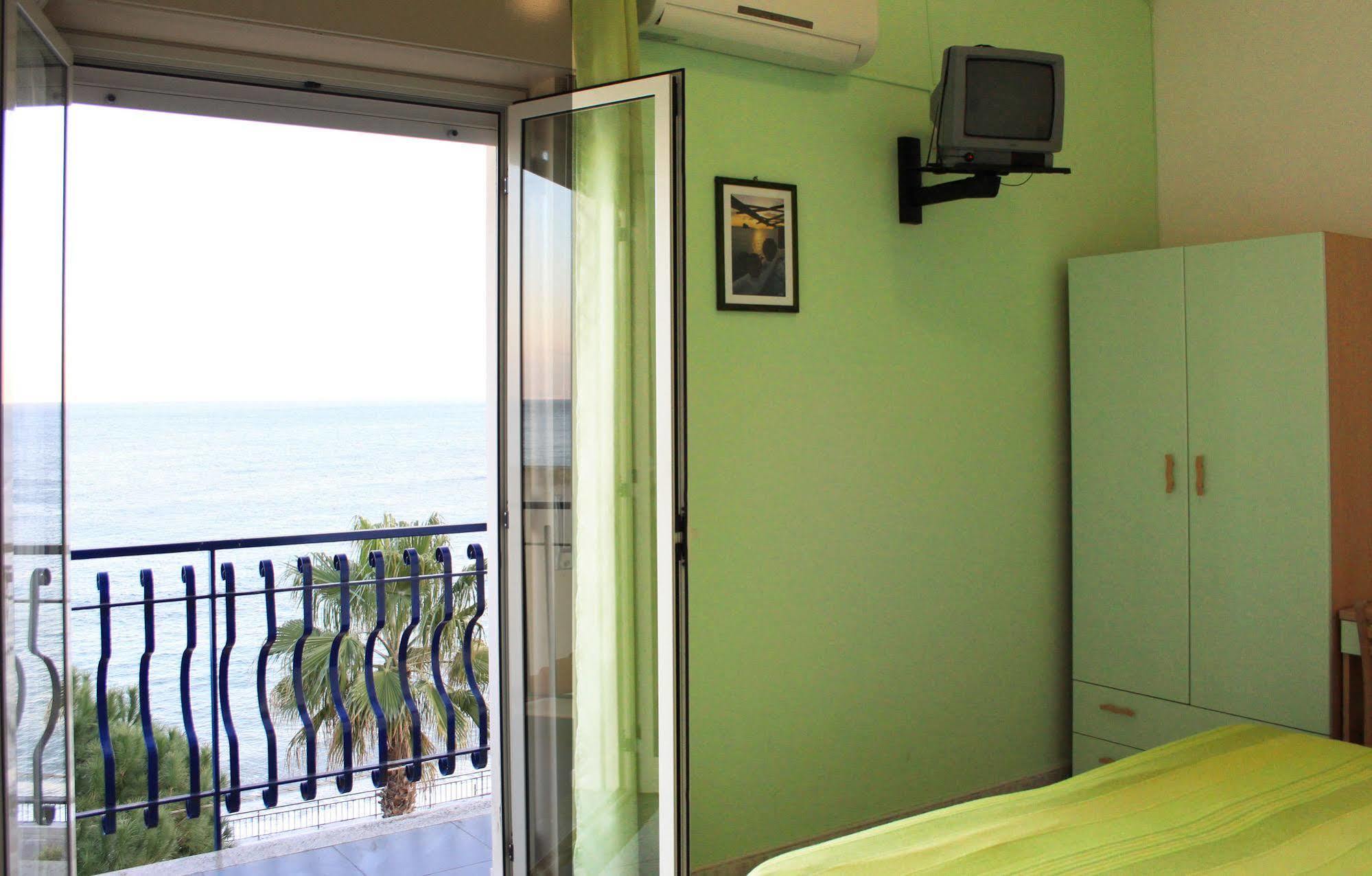 Hotel Pagano Sant'Alessio Siculo Exterior foto